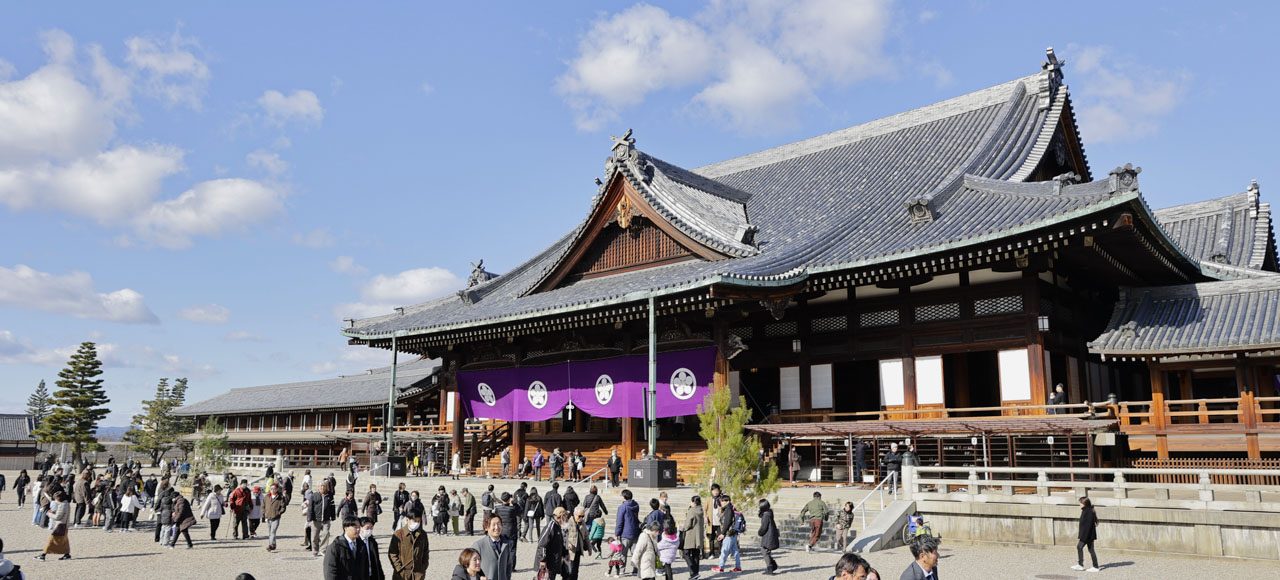 New Year’s Event at the Home of the Parent Brings 40,000 Followers to Jiba